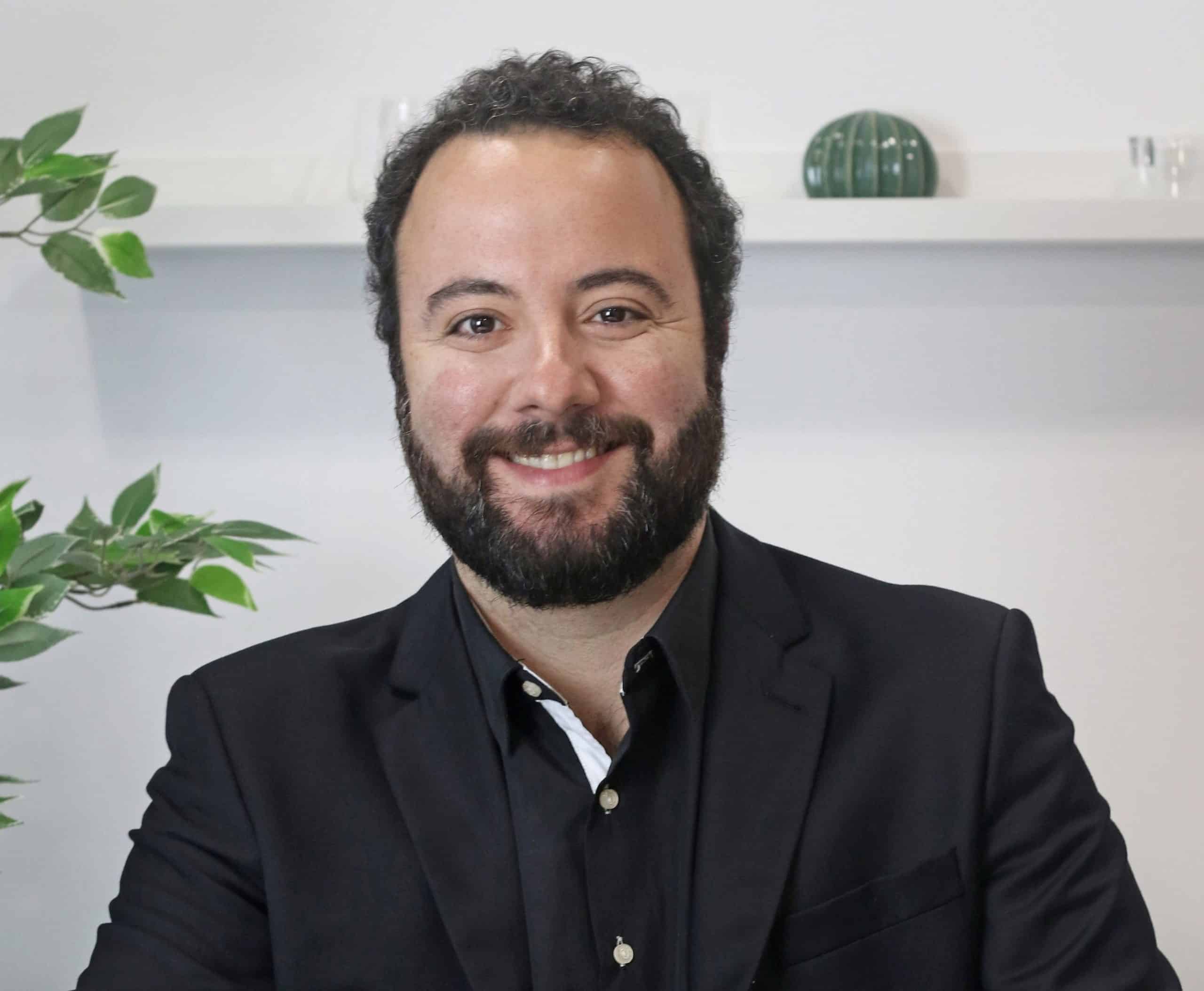 <b>Thiago Chastinet</b>