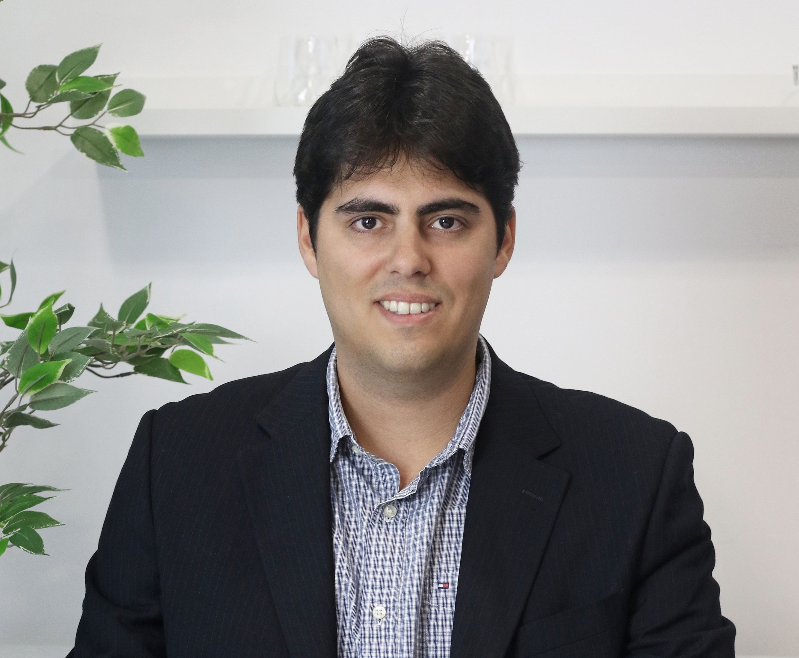 <b>Adriano Vieira</b>