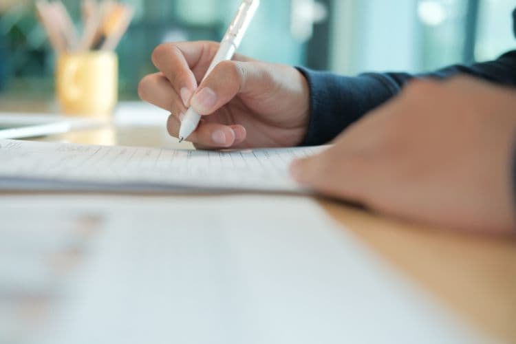 Person applying for the Non-Habitual Resident status (NHR).